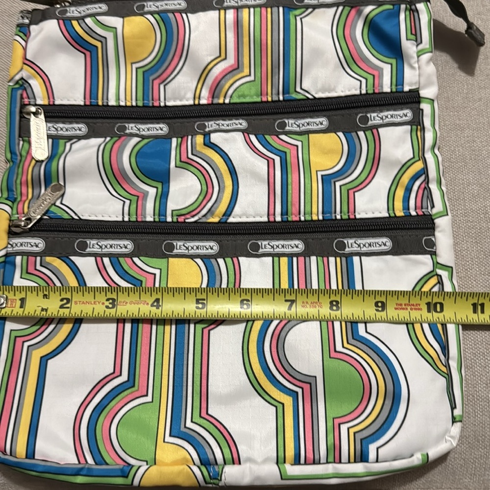 LeSportSac Crossbody Bag-Nylon Retro Print-Wide Gray Strap-3 Zip Compartments - Picture 10 of 16